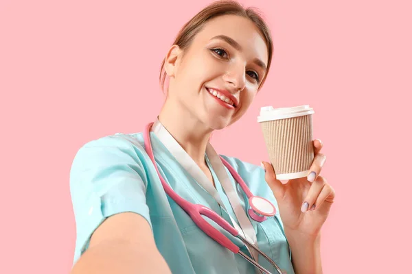 Female Medical Intern Cup Coffee Taking Selfie Pink Background Closeup — Stock Photo, Image