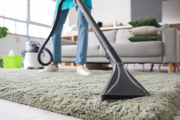 Young Man Hoovering Carpet Home Closeup — Stock Photo, Image