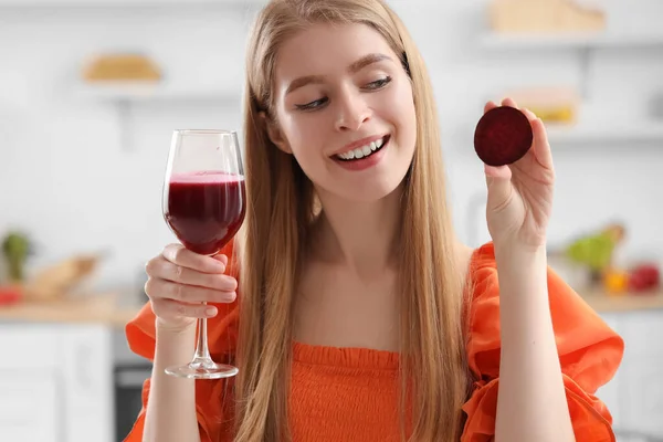 Young Woman Glass Vegetable Juice Beet Kitchen Closeup — Stock Photo, Image