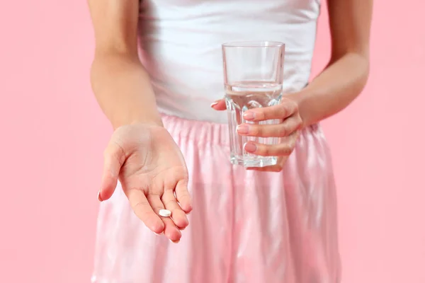 Young Woman Pill Glass Water Pink Background — Stock Photo, Image