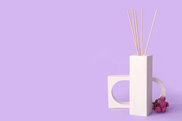 Floral Reed Diffuser Flowers Purple Background — Stock Photo, Image