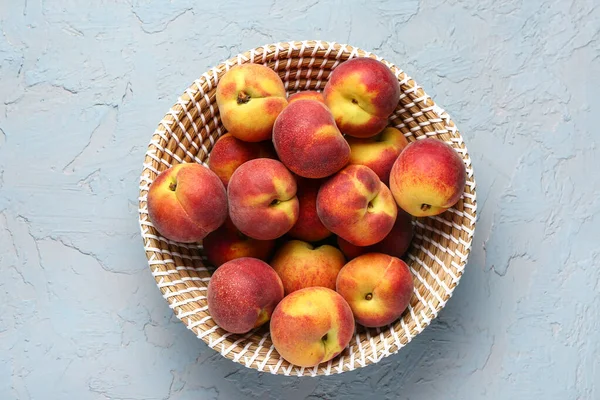 Wicker Bowl Sweet Peaches Blue Background — Stock Photo, Image