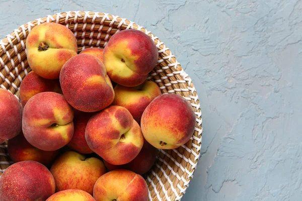 Wicker Bowl Sweet Peaches Blue Background — Stock Photo, Image