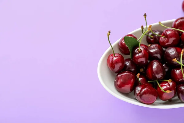 Bowl Sweet Cherries Lilac Background — Stock Photo, Image