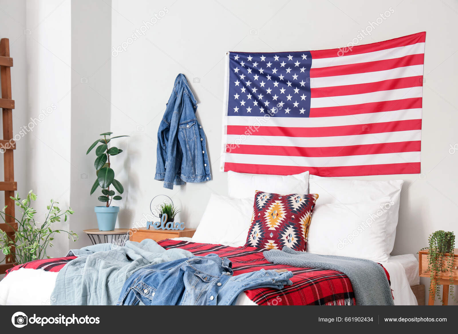 Interiør Soveværelse Med Usa Flag Denim Jakker — Stock-foto © serezniy  #661902434