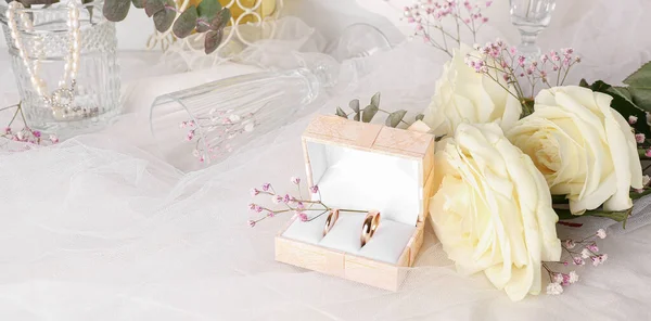 Caixa Com Anéis Casamento Flores Véu — Fotografia de Stock