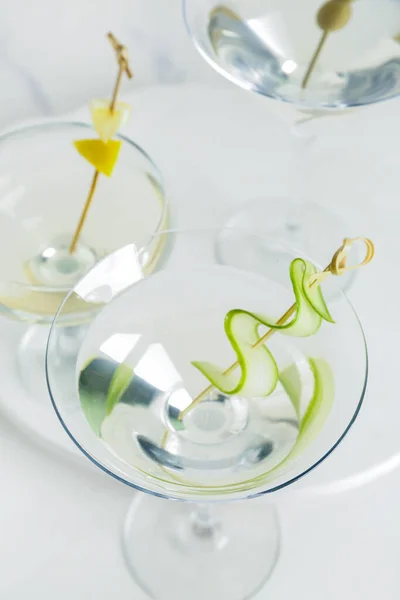 Óculos Martini Saboroso Mesa Branca — Fotografia de Stock