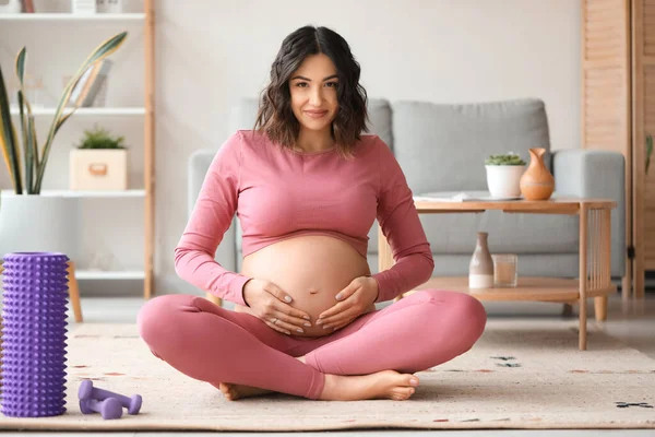 Sporty Pregnant Woman Sitting Home — Stock Photo, Image