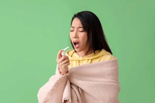 Ill Asian Woman Plaid Spray Sore Throat Green Background — Stock Photo, Image