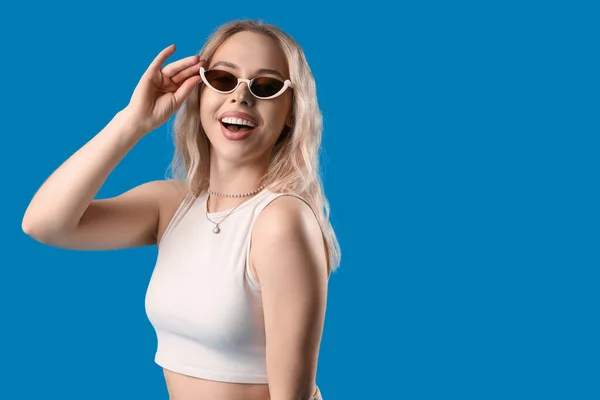 Young Woman Stylish Sunglasses Blue Background — Stock Photo, Image