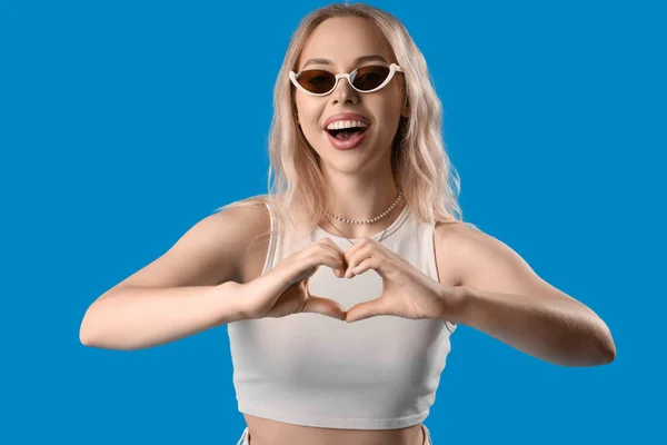 Young Woman Stylish Sunglasses Making Heart Her Hands Blue Background — Stock Photo, Image