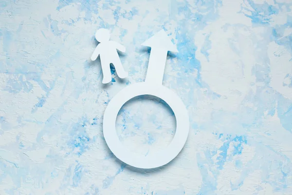 Figura Masculina Con Símbolo Género Del Hombre Sobre Fondo Azul —  Fotos de Stock