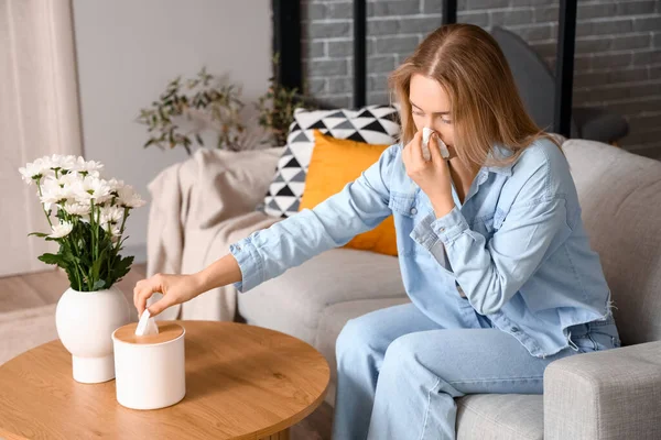 Allergic Young Woman Taking Tissue Home — Stock Photo, Image