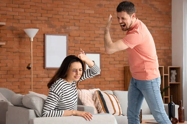 Angry Young Man Beating His Scared Wife Home Domestic Violence — Stock Photo, Image