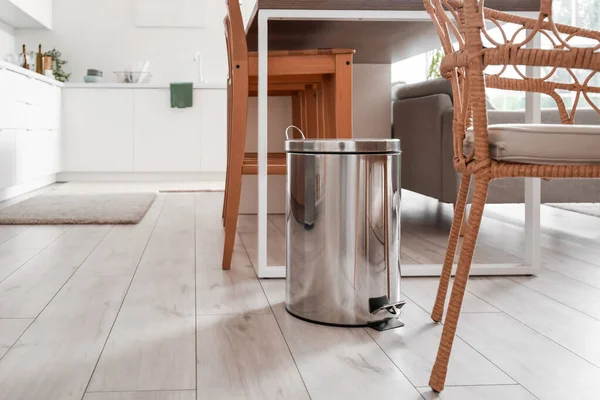 Metallic Trash Bin Table Interior Modern Kitchen — Stock Photo, Image