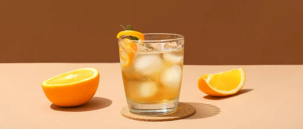 Glas Heerlijke Old Fashioned Cocktail Kleur Achtergrond — Stockfoto