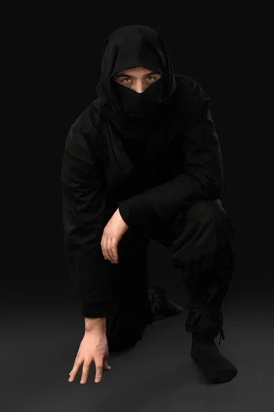 Ninja Masculino Fundo Preto — Fotografia de Stock