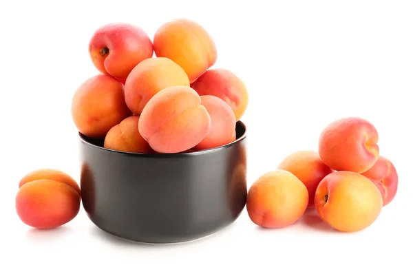 stock image Bowl with ripe apricots isolated on white background