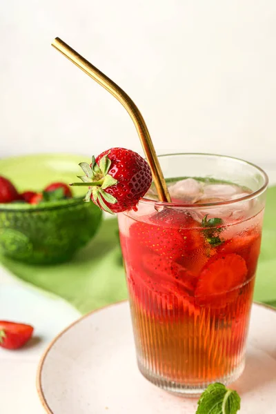 Glass Infused Water Strawberry Table — Stock Photo, Image