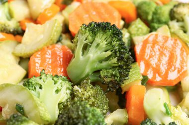 Arka plan olarak lezzetli kızarmış sebzeler, yakın plan.