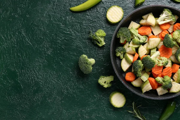 Frying Pan Fresh Vegetables Green Background — Stock Photo, Image