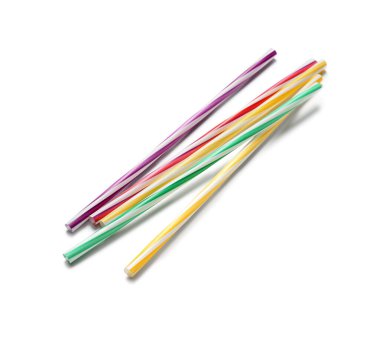 Beyaz arka planda farklı plastik pipetler