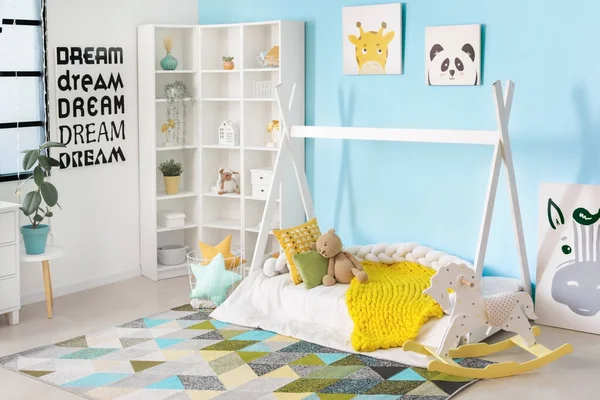 Інтер Дитячої Кімнати Ліжком Стелажами Іграшками — стокове фото