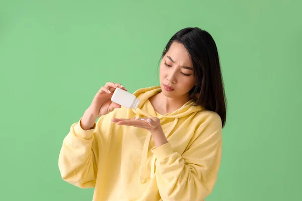 Ill Asian Woman Taking Pills Green Background — Stock Photo, Image