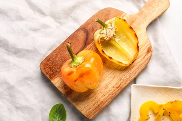 Wooden Board Tasty Grilled Bell Peppers Table — Stock Photo, Image