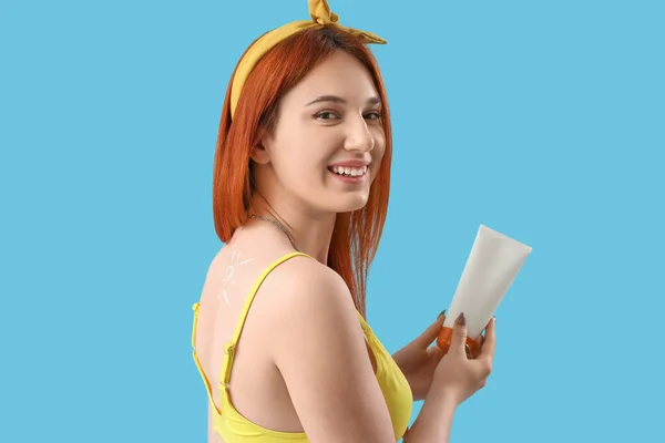 Young Woman Sun Made Sunscreen Cream Blue Background — Stock Photo, Image