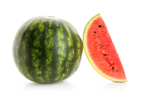 Frisse Watermeloen Met Stuk Witte Achtergrond — Stockfoto