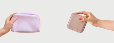 Şık manikürlü ve parlak arka planda moda çantalı kadın elleri. Tasarım için pankart