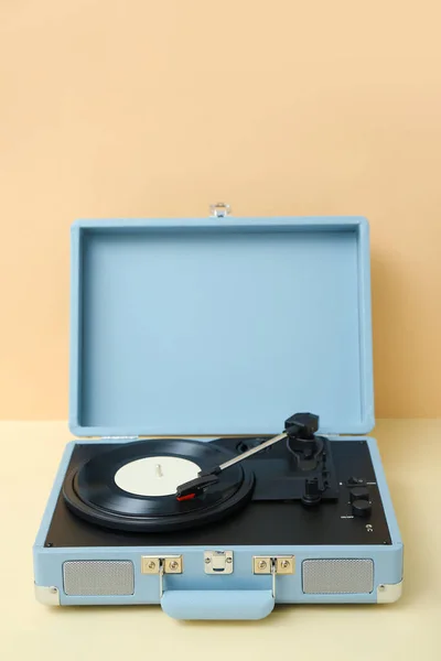 Record Player Vinyl Disk Table Beige Wall — Stock Photo, Image