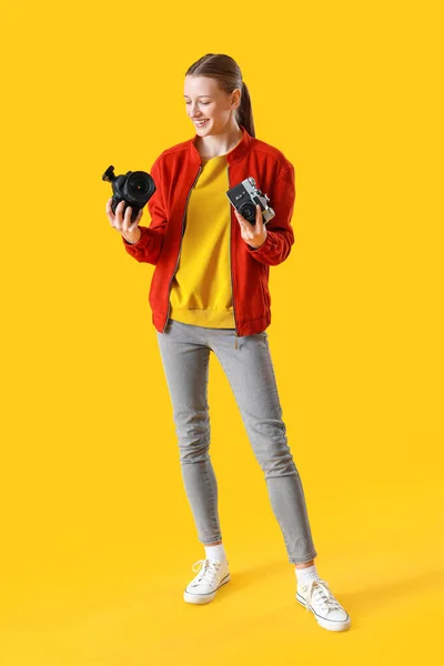 Female Student Photo Cameras Yellow Background — Stock Photo, Image