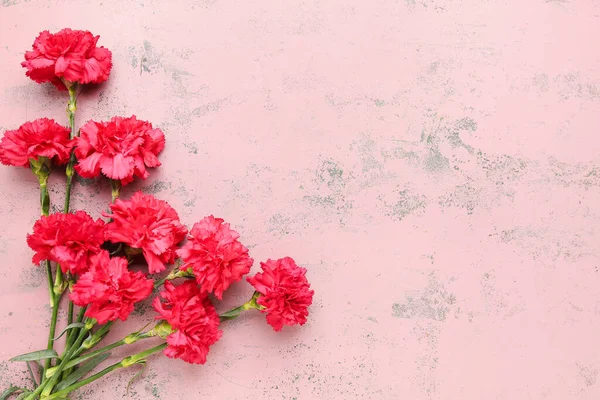Red Carnations Pink Grunge Background — Stock Photo, Image