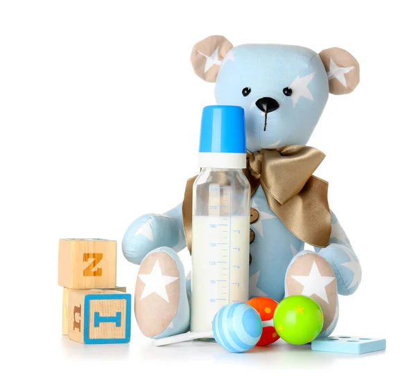 Ведмедик Тедді Пляшкою Молока Дитини Іграшками Білому Тлі — стокове фото