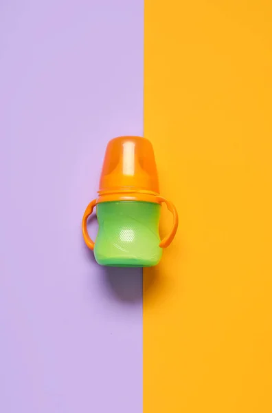 Fles Met Melk Voor Baby Kleur Achtergrond — Stockfoto