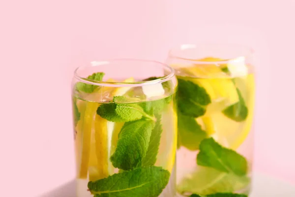 Glasses Infused Water Lemon Mint Pink Background — Stock Photo, Image