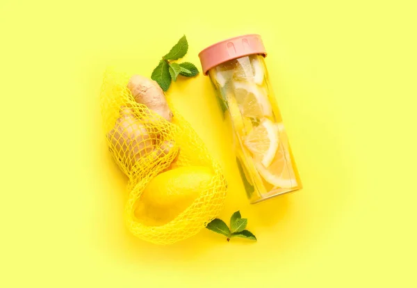Sports Bottle Infused Water Lemon Mint Yellow Background — Stock Photo, Image