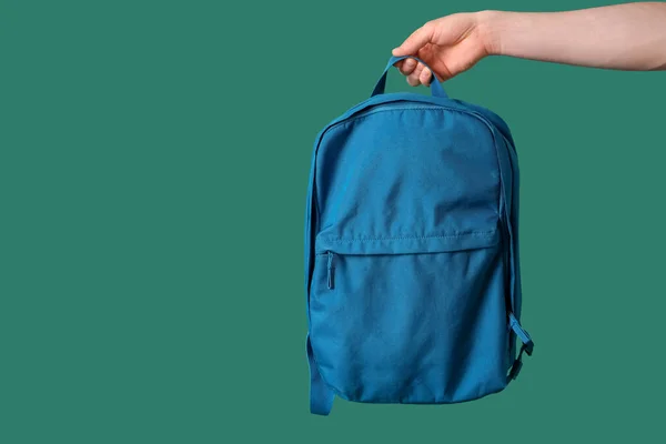 Uomo Con Schoolbag Sfondo Verde — Foto Stock