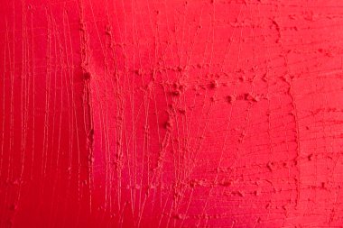 Arkaplan olarak mercan rengi çizilmiş duvar