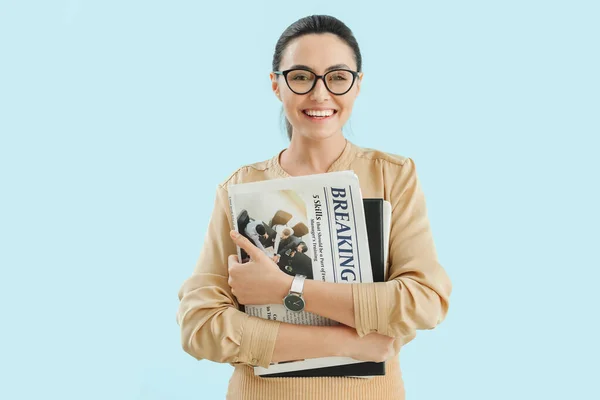 Young Businesswoman Wristwatch Newspapers Laptop Blue Background — 图库照片