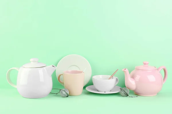 Stílusos Tea Készlet Zöld Háttér — Stock Fotó