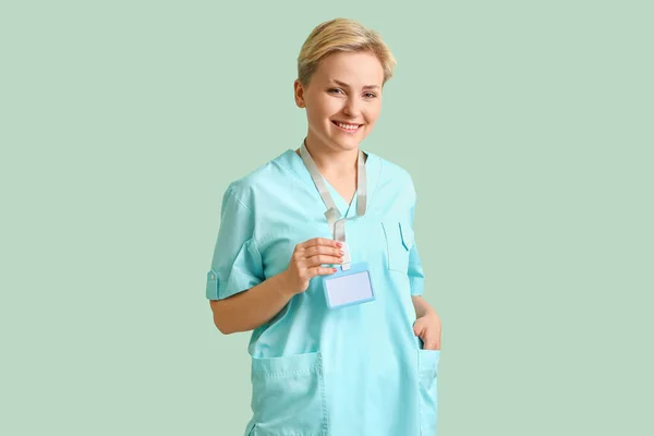 Female Medical Intern Badge Green Background — Stock Photo, Image