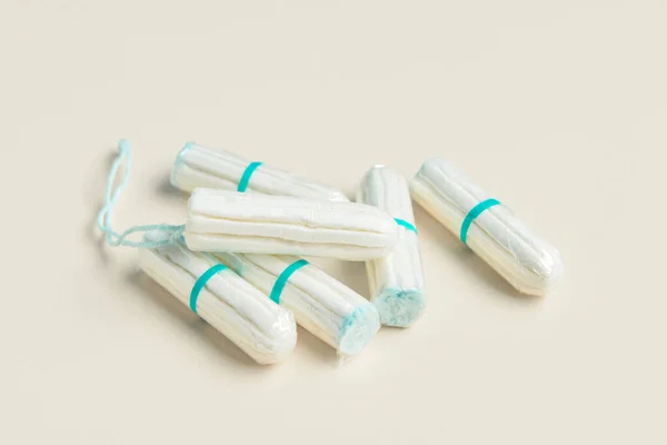 Menstruációs Tamponok Könnyű Háttérrel Közelkép — Stock Fotó