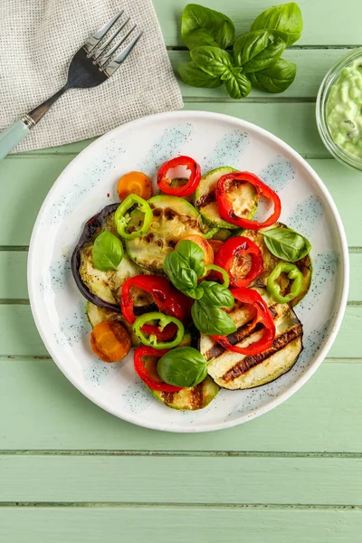Plate Grilled Vegetables Basil Green Wooden Table — Stock Photo, Image