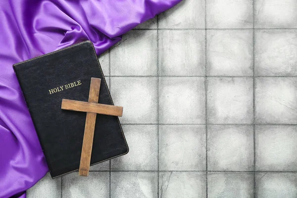 Holy Bible Wooden Cross Purple Fabric Grey Tile Background Good — Stock Photo, Image