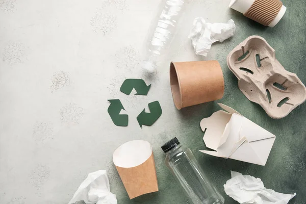 Sinal Reciclagem Com Lixo Fundo Grunge — Fotografia de Stock