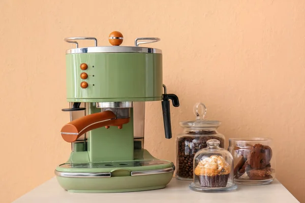 Table Coffee Machine Snacks Cups Beige Wall — Stock Photo, Image