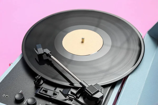 Nahrávač Vinylovým Diskem Růžovém Pozadí Detailní Záběr — Stock fotografie